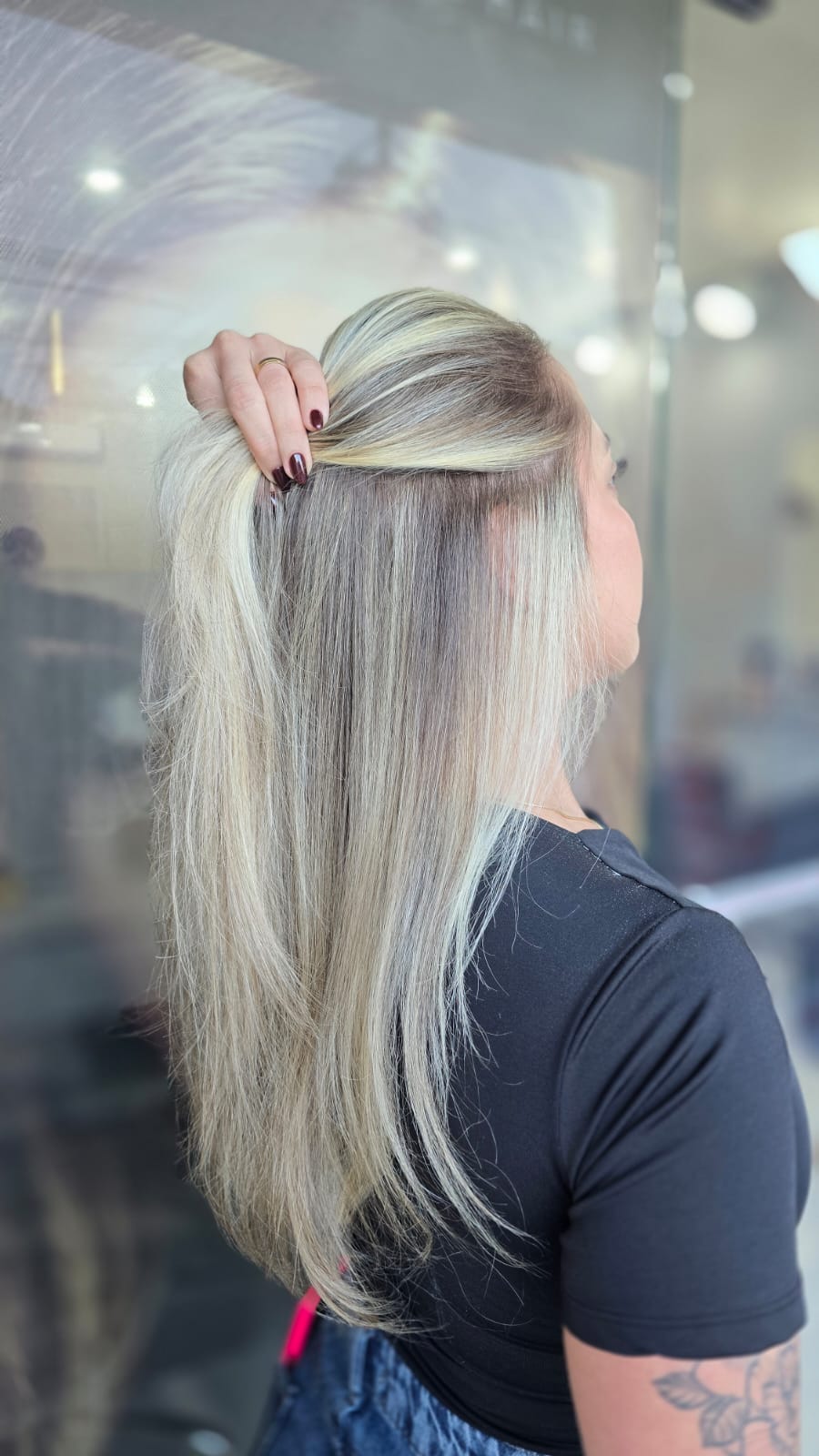 Mechas loiras platinadas em cabelo longo